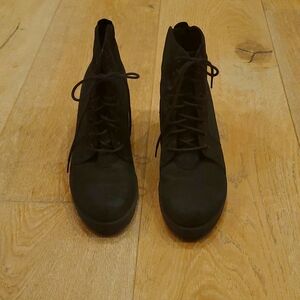 Vagabond women's black soft leather tie up boots size 9